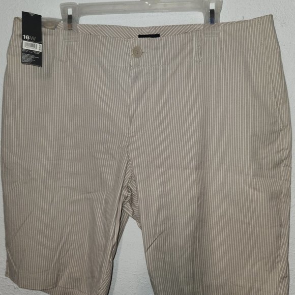 Mossino Ladie's stretch shorts, in size 16W NWT - Picture 5 of 12